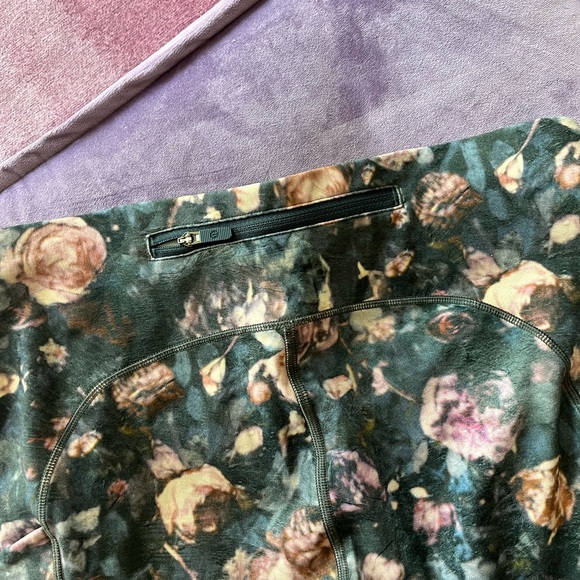 Lululemon Speed Up Crop size 6 - Picture 4 of 8